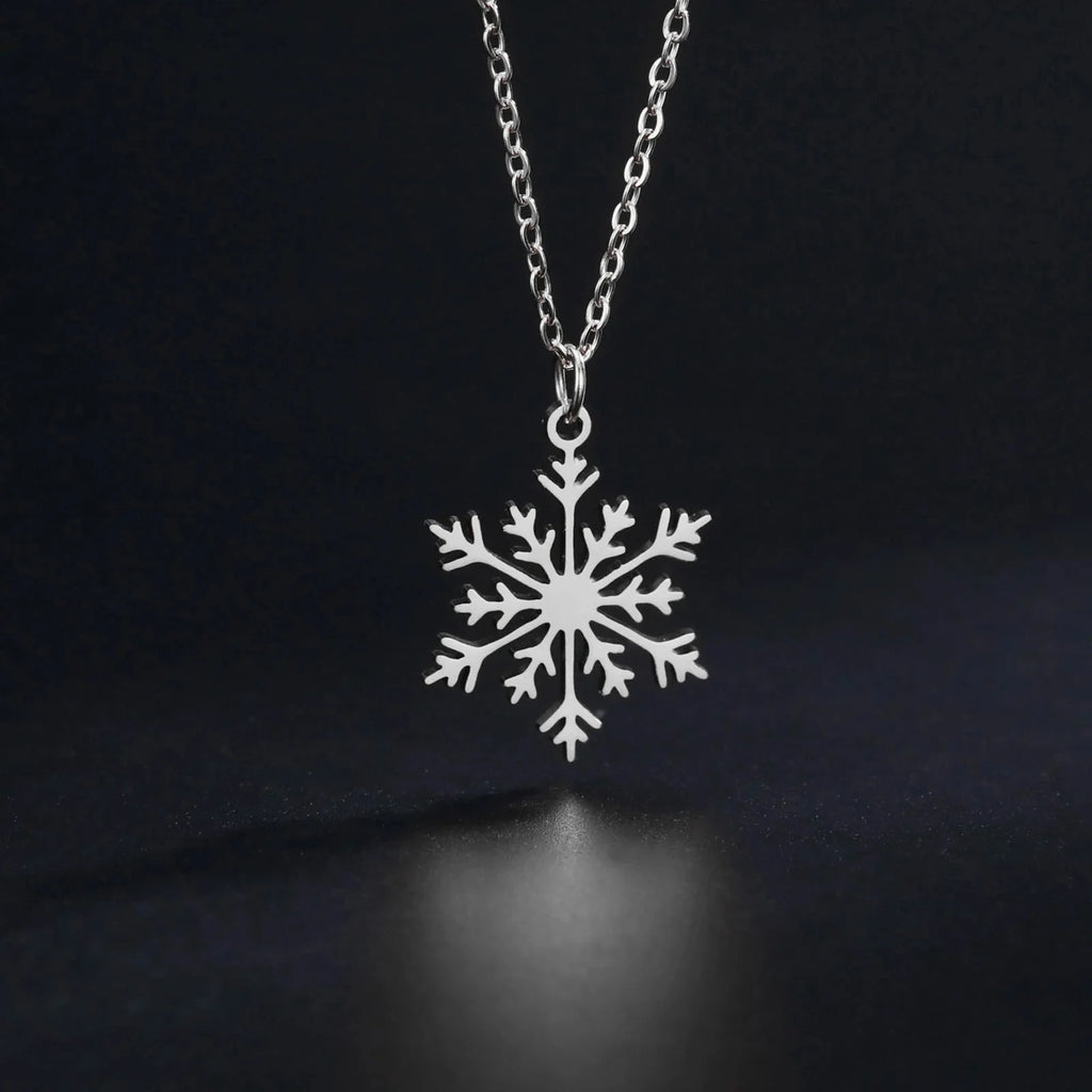 Snowflake Winter Pendant Necklace Silver