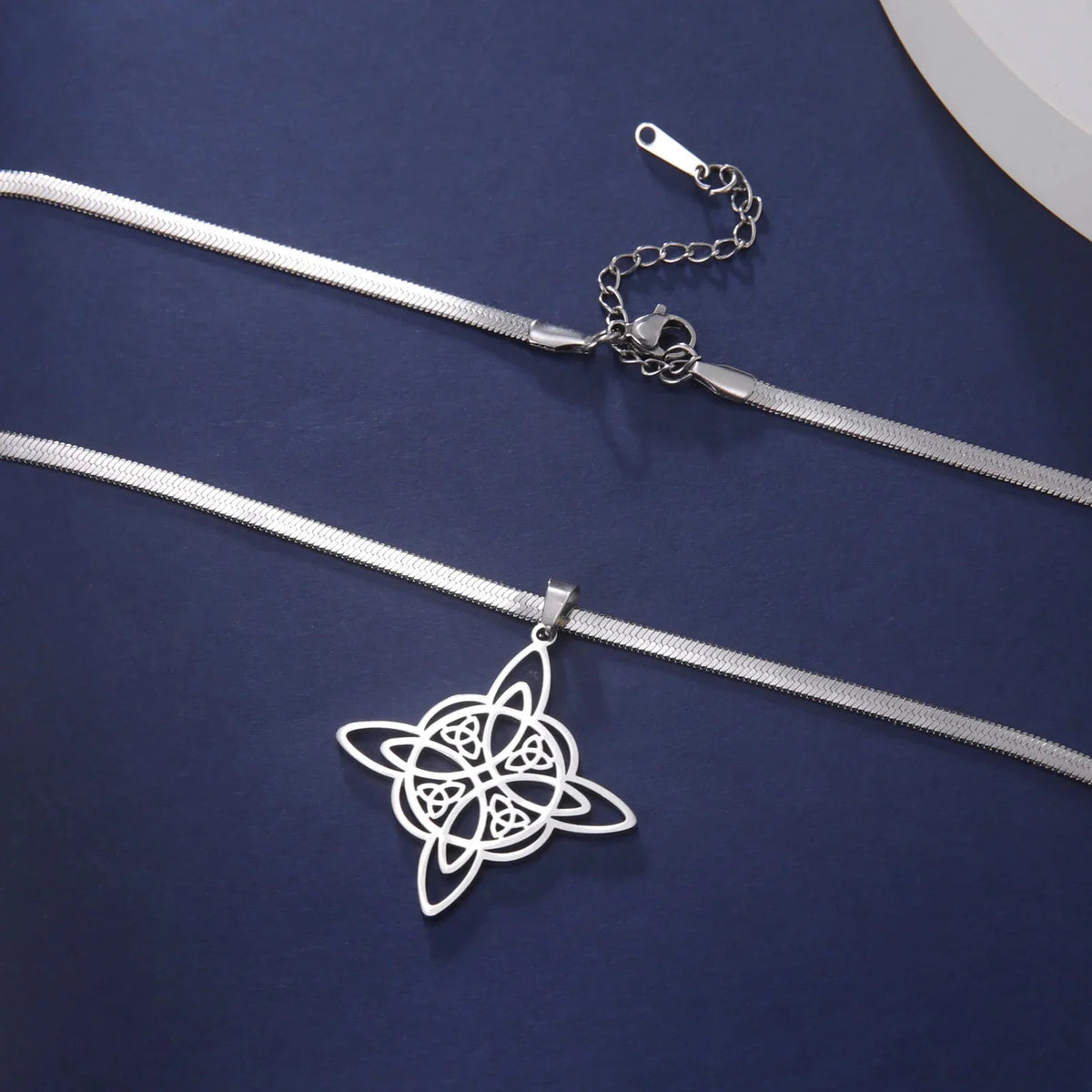 Wiccan Witch's Knot Pendant Necklace for Women Protection Amulet in silver