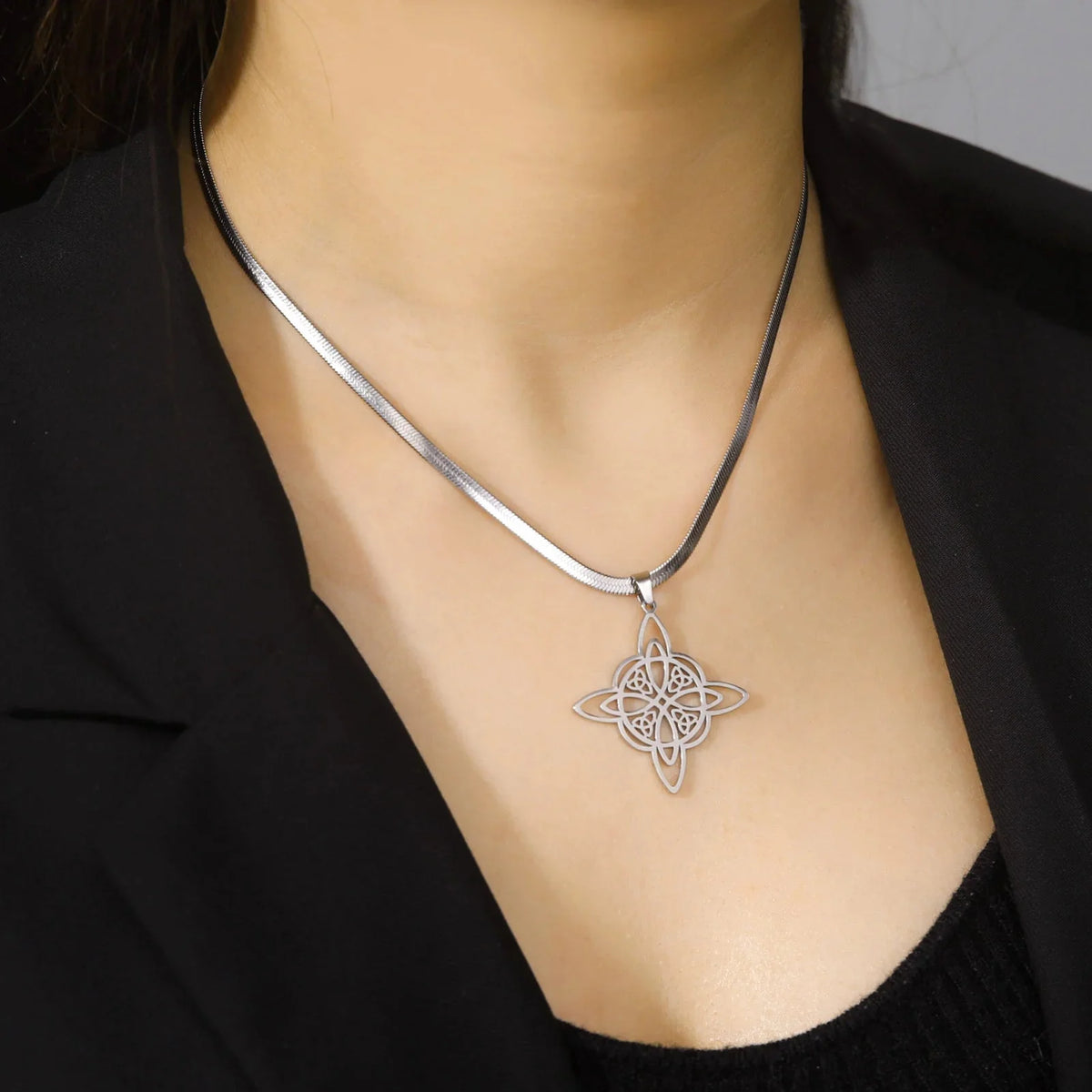 Wiccan Witch's Knot Pendant Necklace for Women Protection Amulet in silver