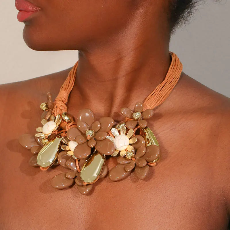 Elegant Floral Pendant Choker Necklace