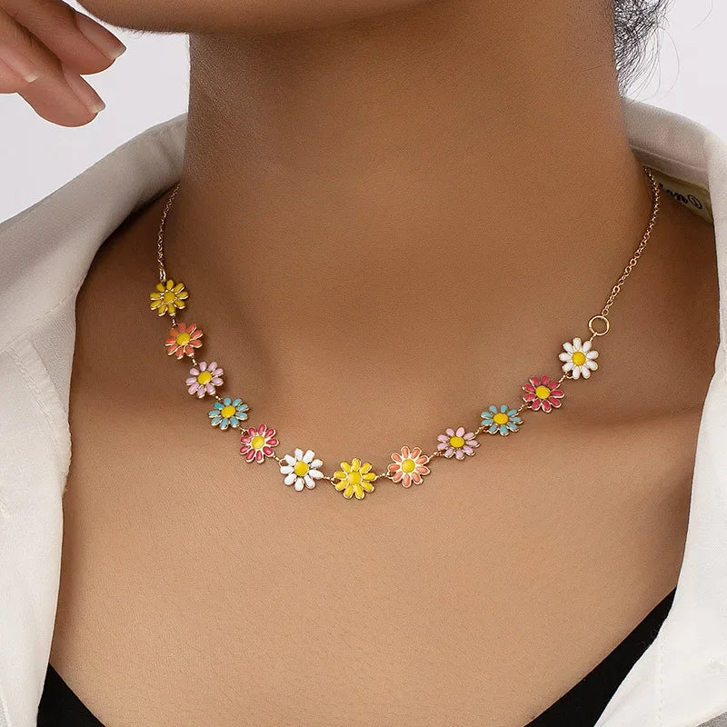Choker Necklace with Daisy Flower Pendant