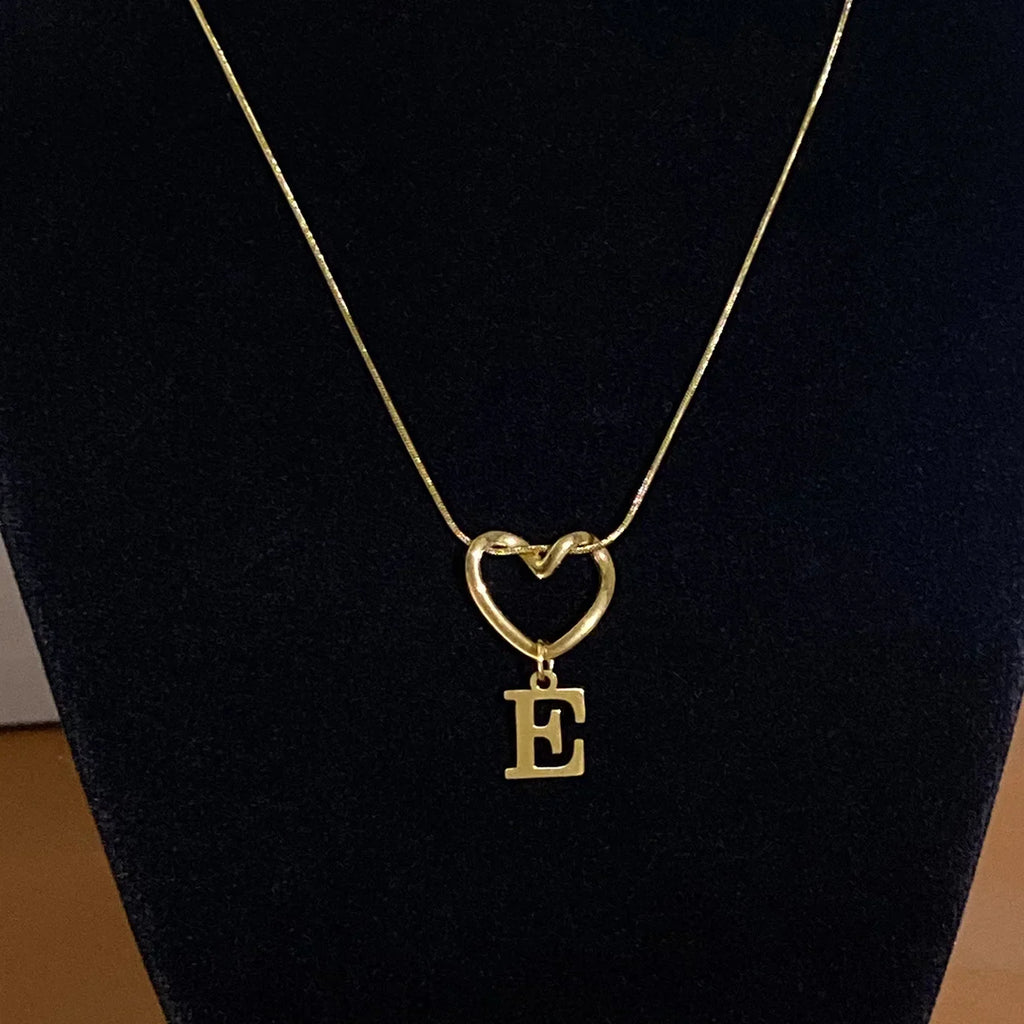 Choker necklace with initial and heart pendant - letter
