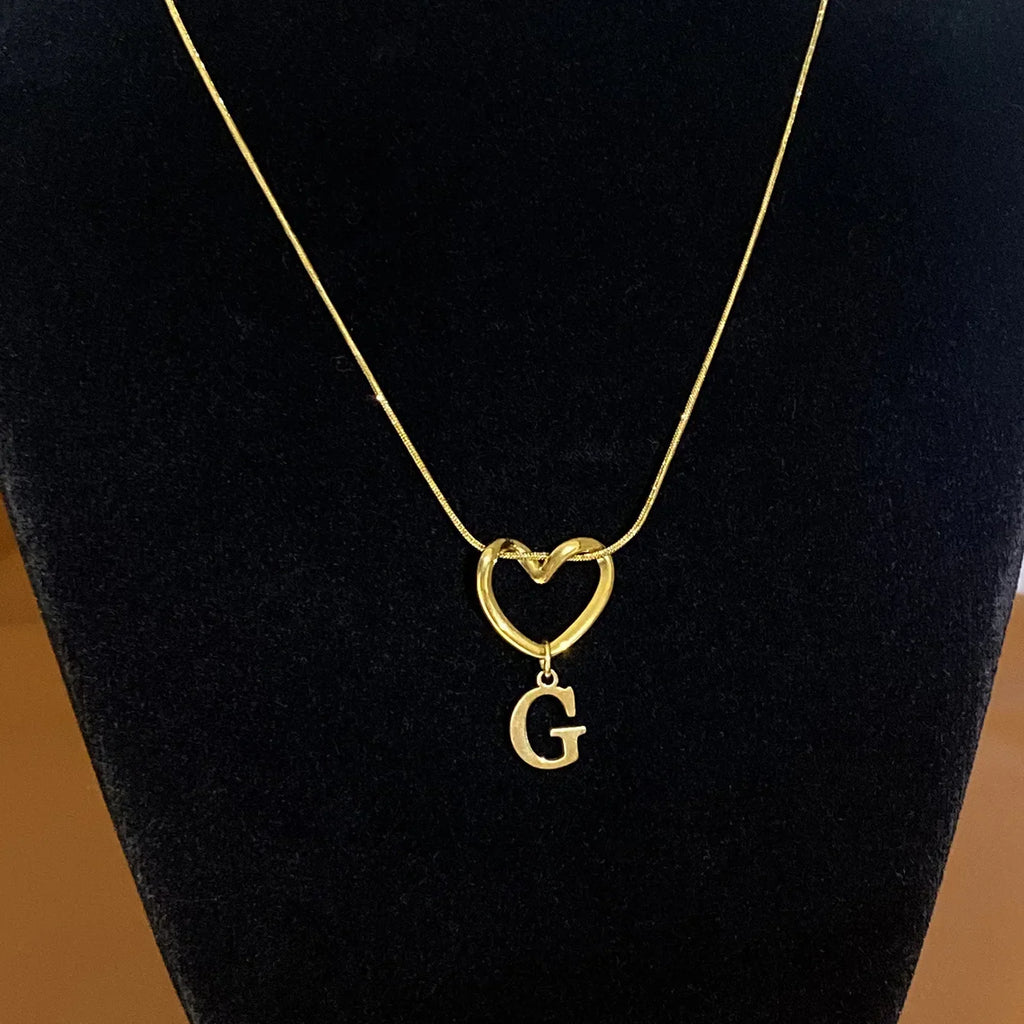 Choker necklace with initial and heart pendant - letter