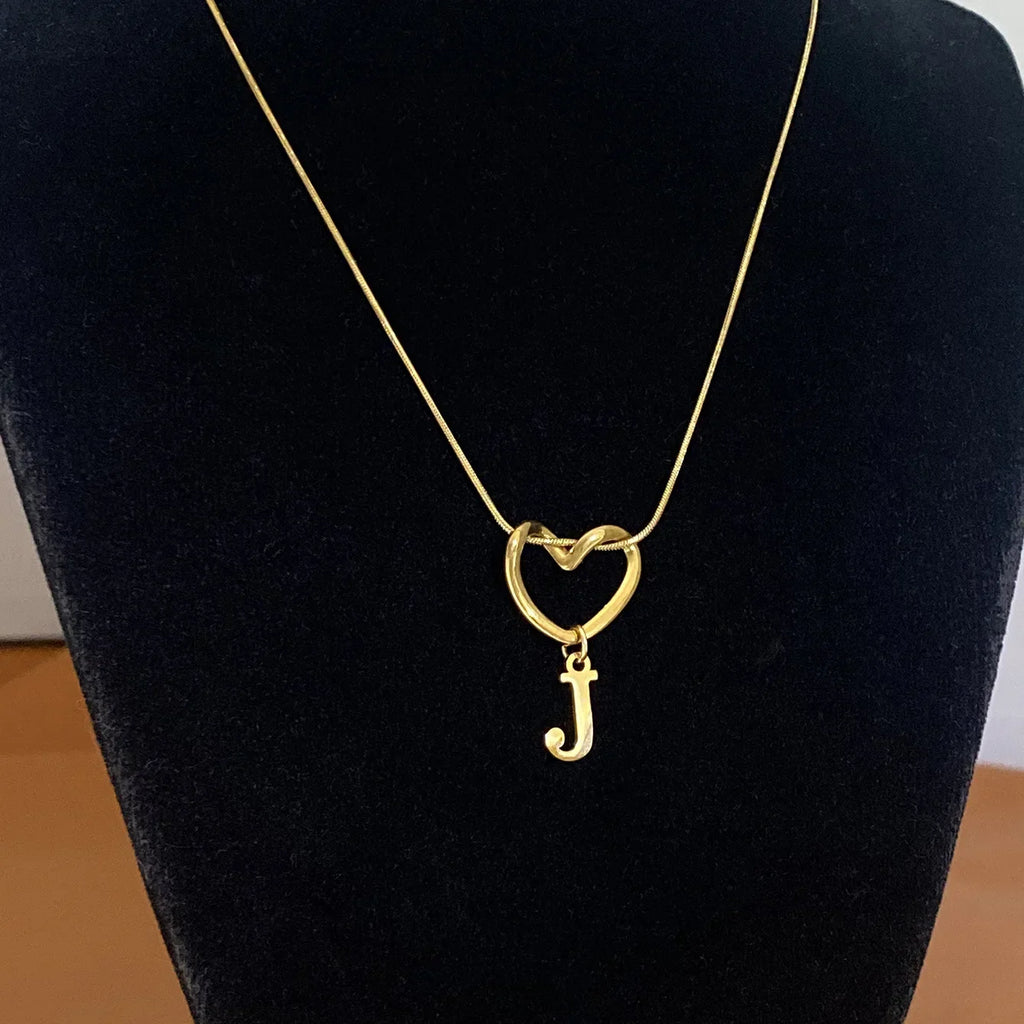 Choker necklace with initial and heart pendant - letter