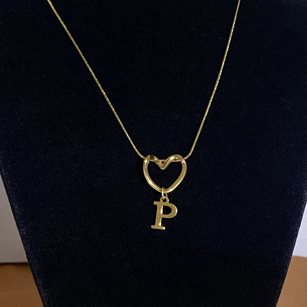 Choker necklace with initial and heart pendant - letter