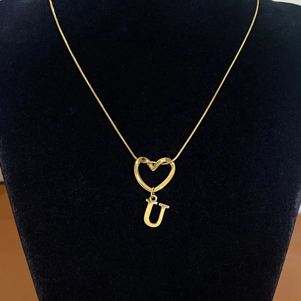 Choker necklace with initial and heart pendant - letter