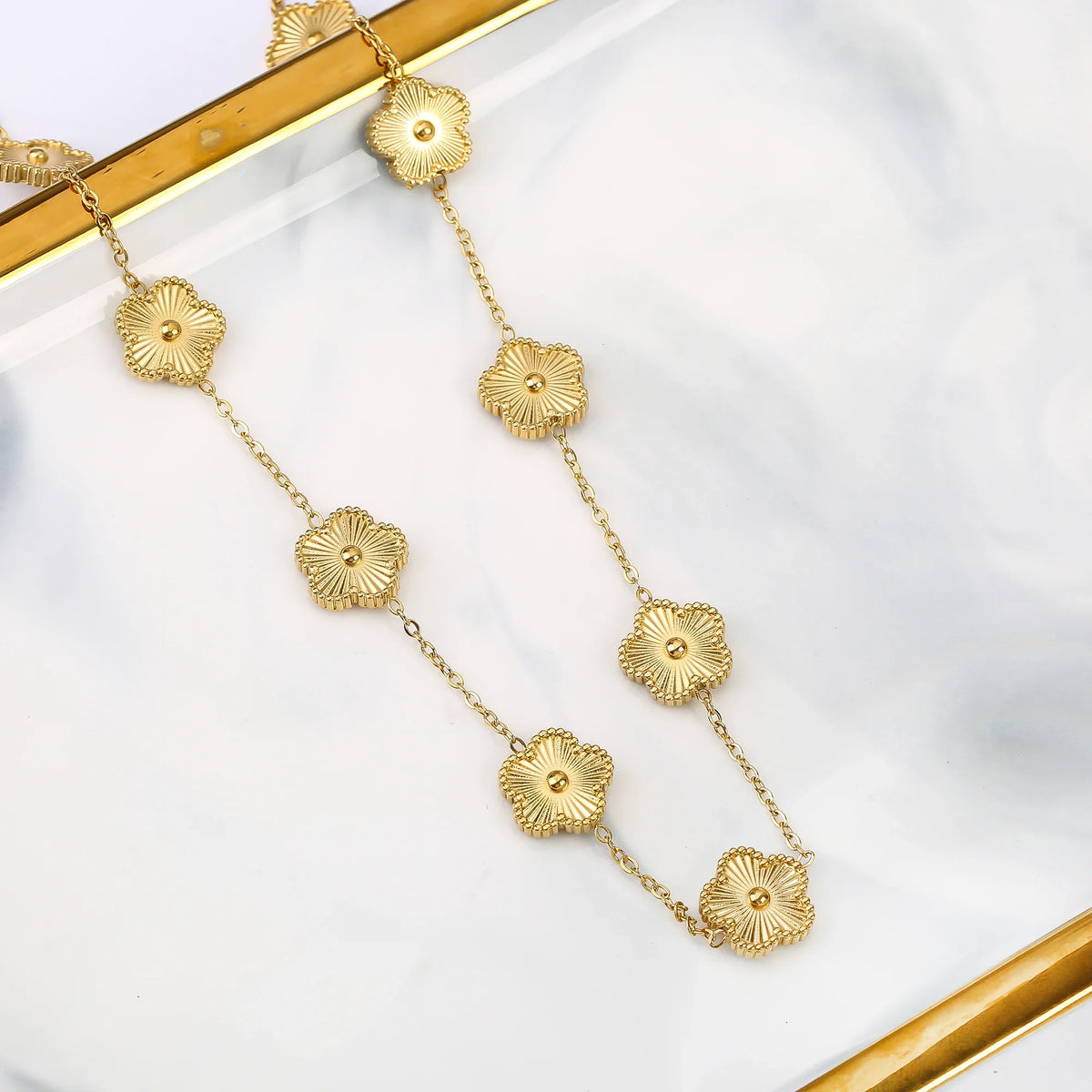Choker Necklace with Five-Leaf Clover Pendants