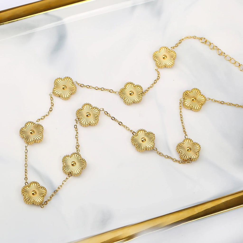 Choker Necklace with Five-Leaf Clover Pendants