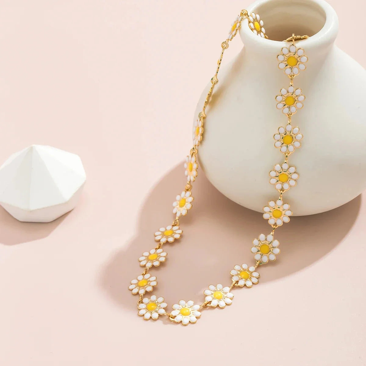 Daisy Flower Pendant Choker Necklace