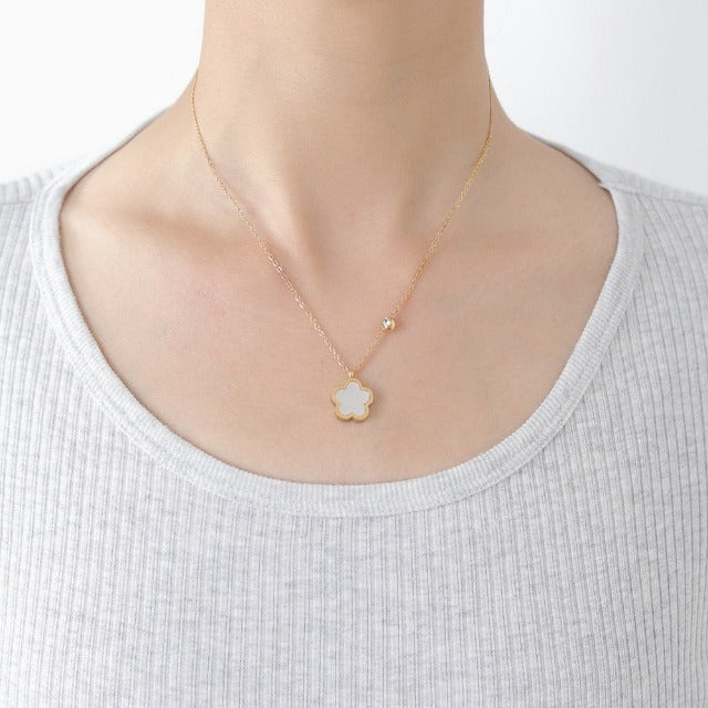 Mother-of-Pearl Clover Necklace with Gold-Tone Chain Pendant for Women white