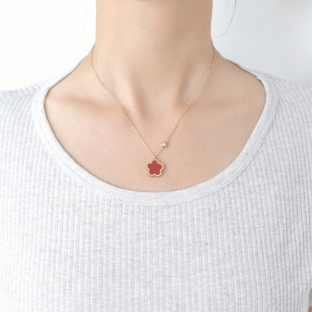 Mother-of-Pearl Clover Necklace with Gold-Tone Chain Pendant for Women red