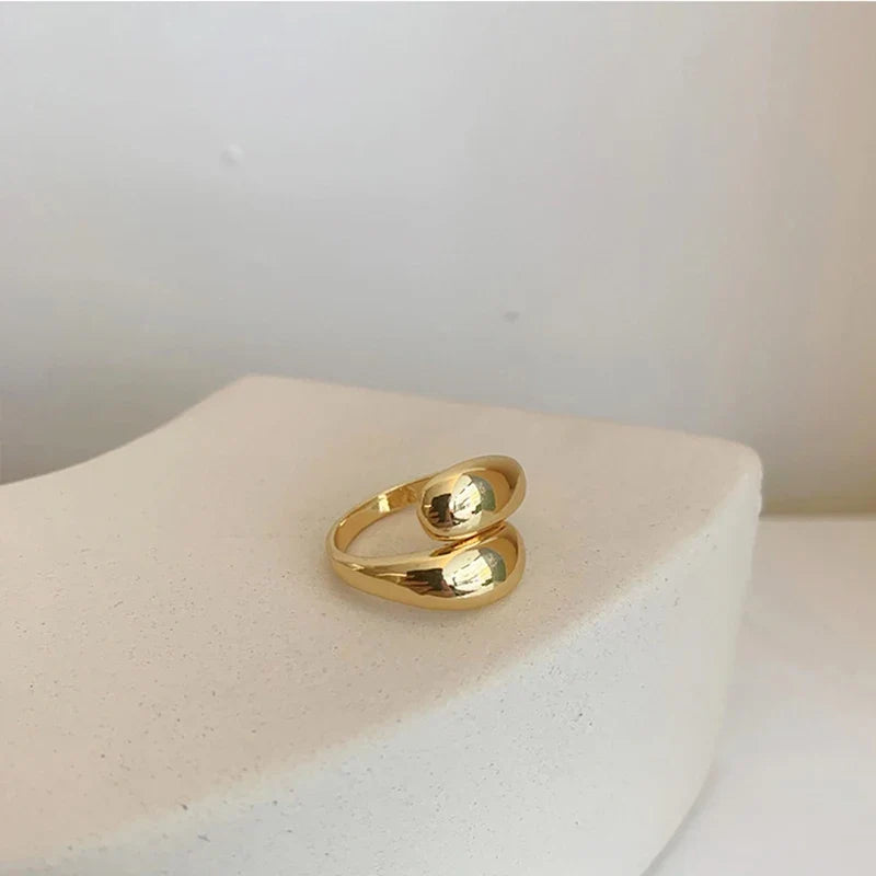 Elegant Water Drop Ring Gold