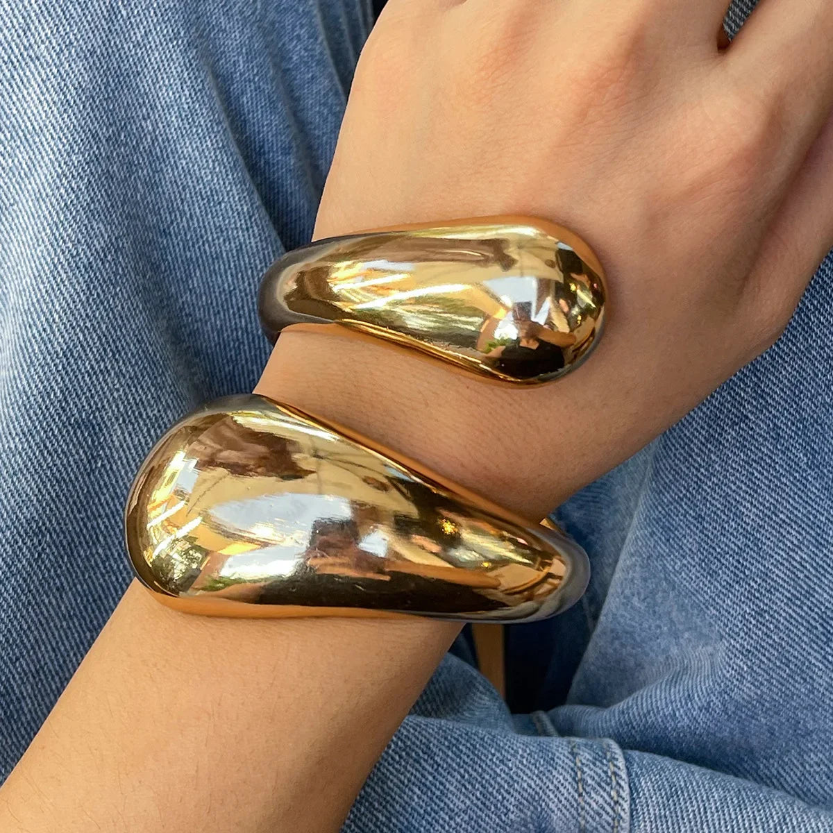 Large Water Drop Chain Bracelet in gold