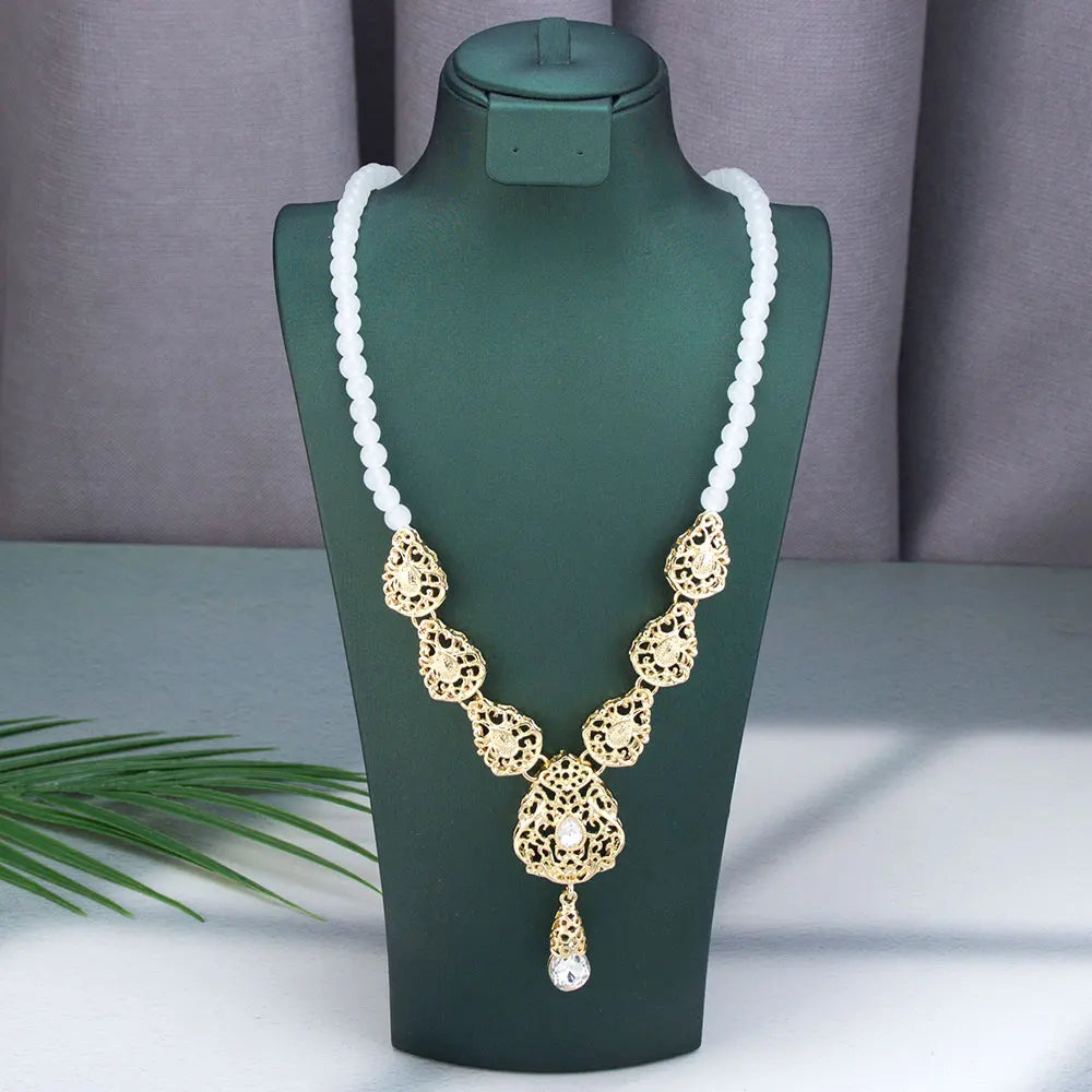 Long necklace with traditional Arabic wedding pendant white