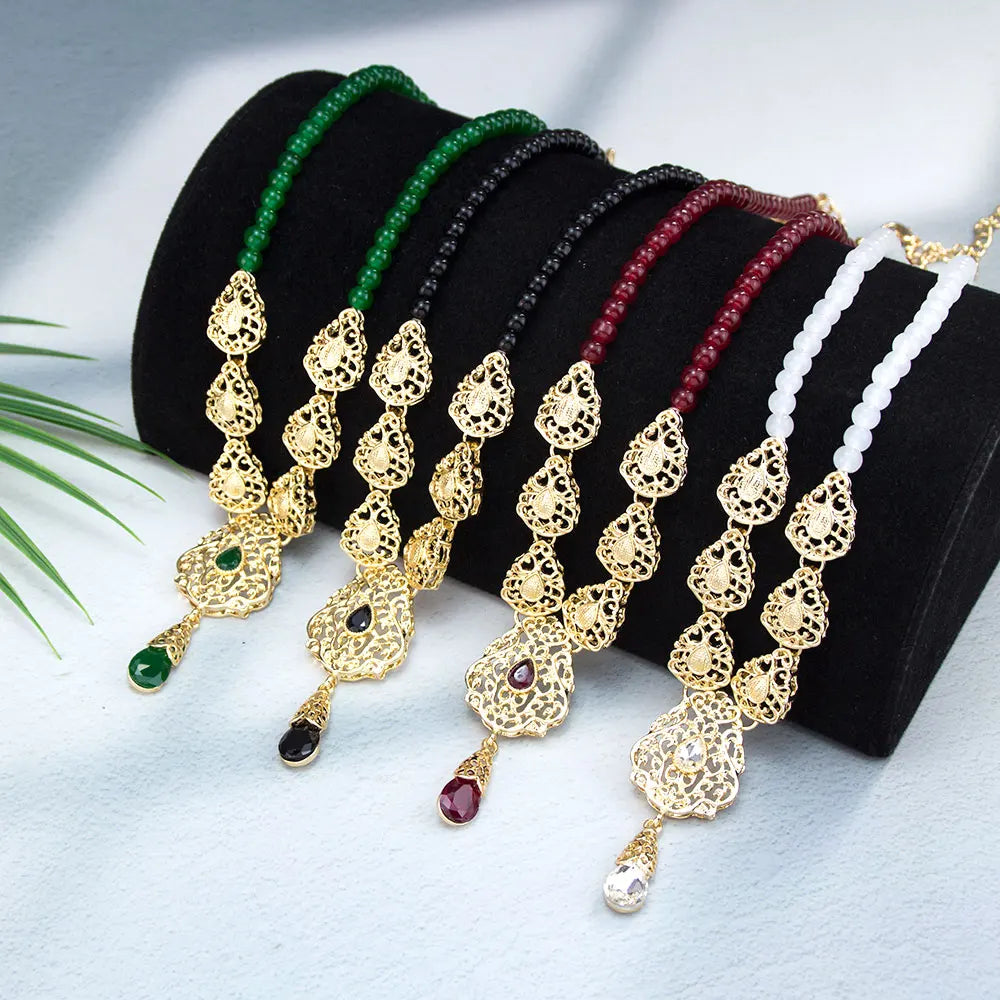 Long necklace with traditional Arabic wedding pendant white