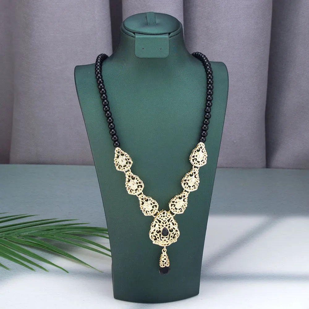 Long necklace with traditional Arabic wedding pendant black
