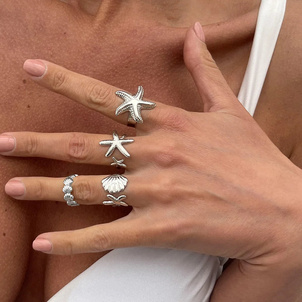 Set of 4 shell and starfish rings in silver