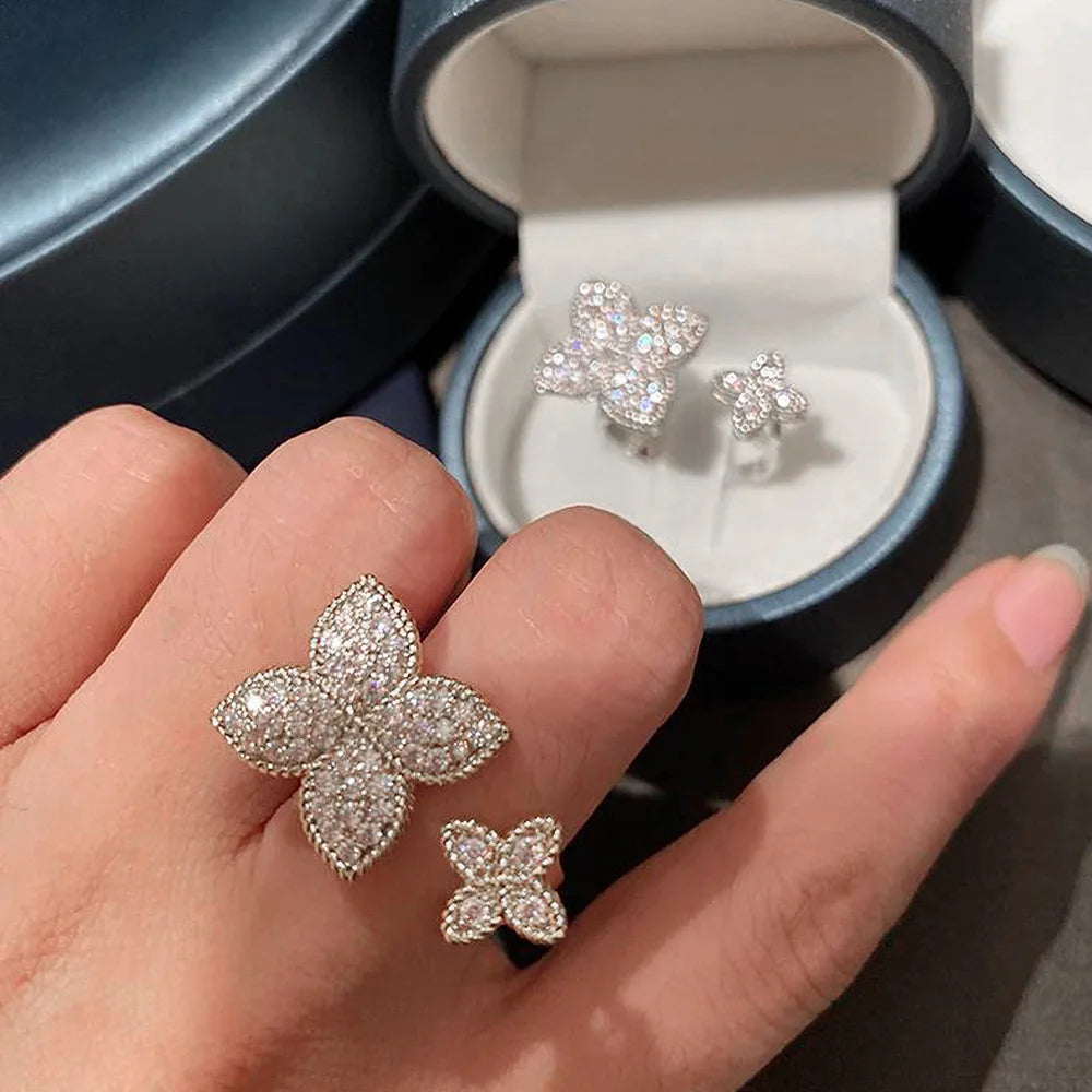 Set of 2 Flower Ring Bands in Gold Zircon